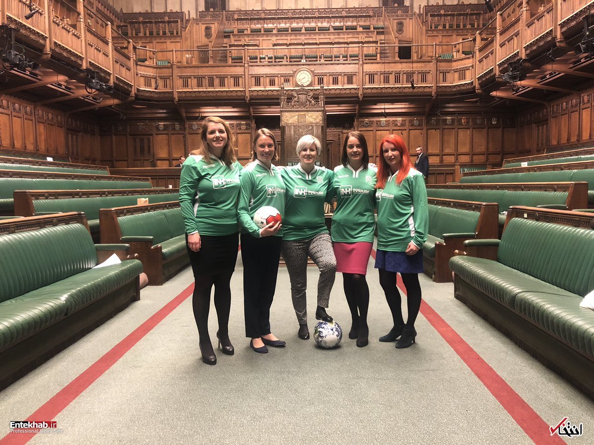 فوتبال بازی کردن نمایندگان زن مجلس عوام بریتانیا در صحن مجلس [+تصاویر]