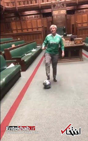 فوتبال بازی کردن نمایندگان زن مجلس عوام بریتانیا در صحن مجلس [+تصاویر]