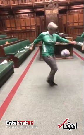 فوتبال بازی کردن نمایندگان زن مجلس عوام بریتانیا در صحن مجلس [+تصاویر]