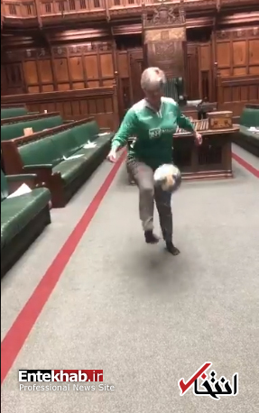 فوتبال بازی کردن نمایندگان زن مجلس عوام بریتانیا در صحن مجلس [+تصاویر]