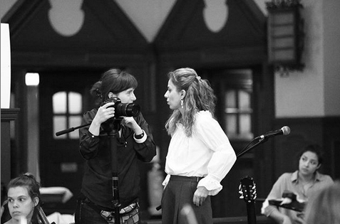 مجری«من‌وتو» که نامش در دادگاه مدیران سایپا آمده کیست؟ [+تصاویر]