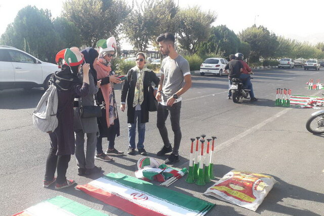 تصاویری از حضور زنان دو ساعت مانده به دیدار ایران - کامبوج