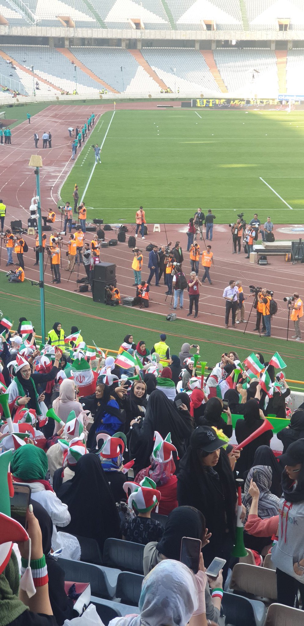 روایتی پر جزییات از حضور زنان در ورزشگاه [+تصاویر]