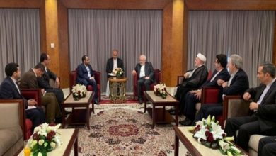 دیدار سخنگوی انصارالله و ظریف در عمان