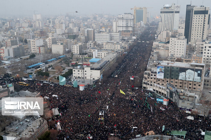 گزارش: تشییع پیکر شهید قاسم سلیمانی در تهران [+عکس]
