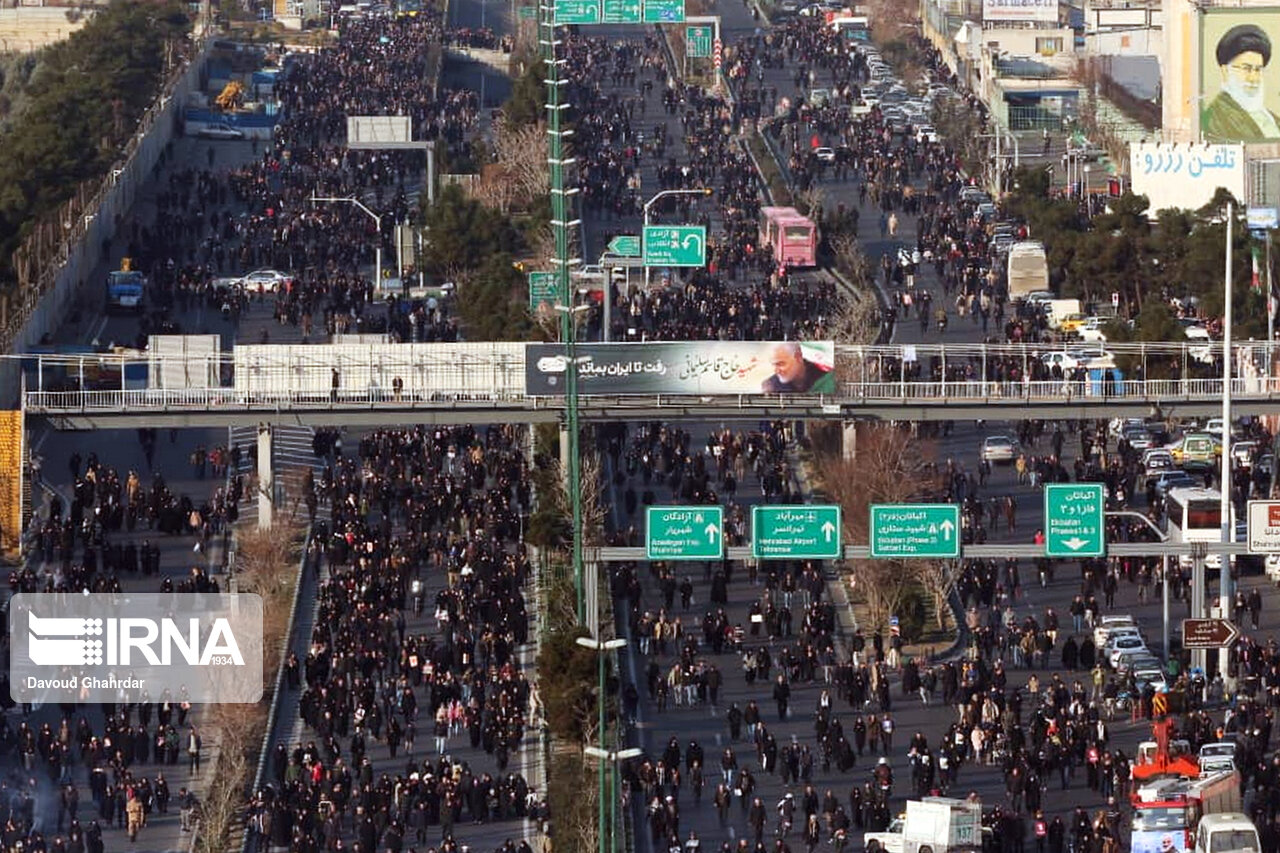 گزارش: تشییع پیکر شهید قاسم سلیمانی در تهران [+عکس]