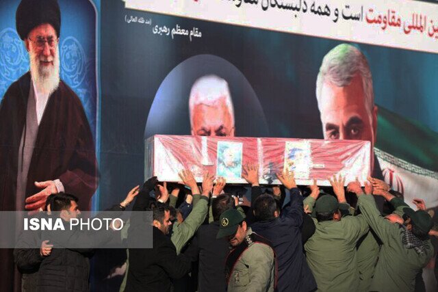 گزاش: تشییع پیکر شهید قاسم سلیمانی در کرمان [+عکس]