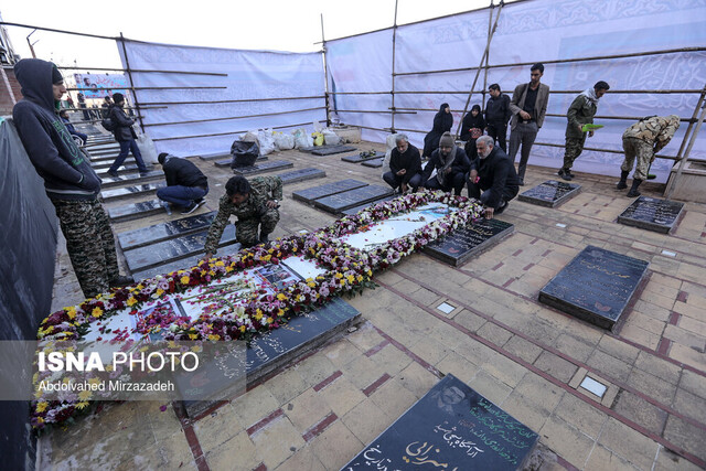 گزاش: تشییع پیکر شهید قاسم سلیمانی در کرمان [+عکس]