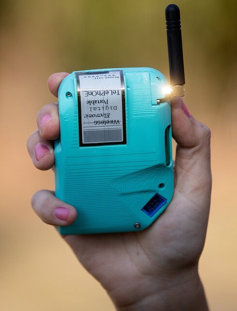 موبایل با شماره‌گیر چرخشی! [+عکس]