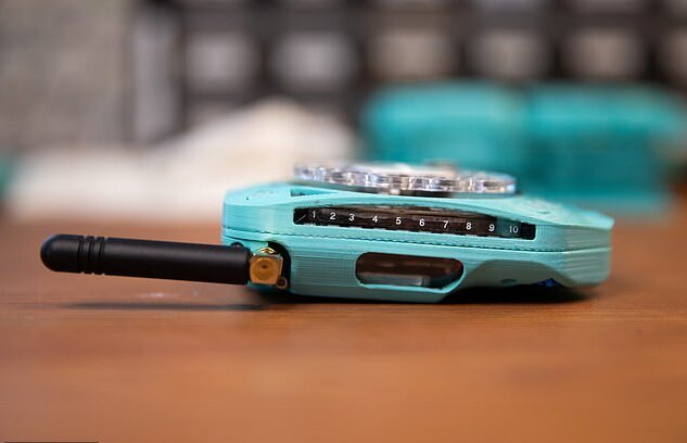 موبایل با شماره‌گیر چرخشی! [+عکس]