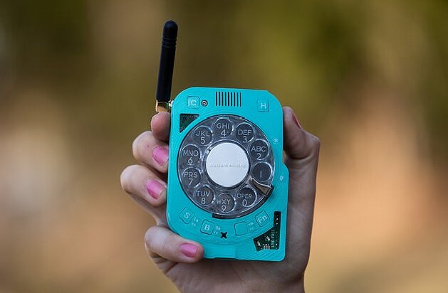 موبایل با شماره‌گیر چرخشی! [+عکس]