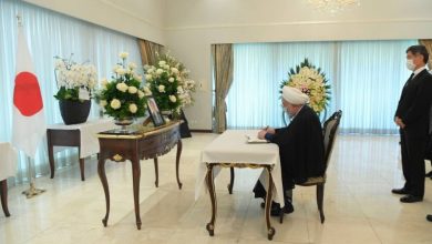 روحانی دفتر یادبود آبه شینزو را امضا کرد