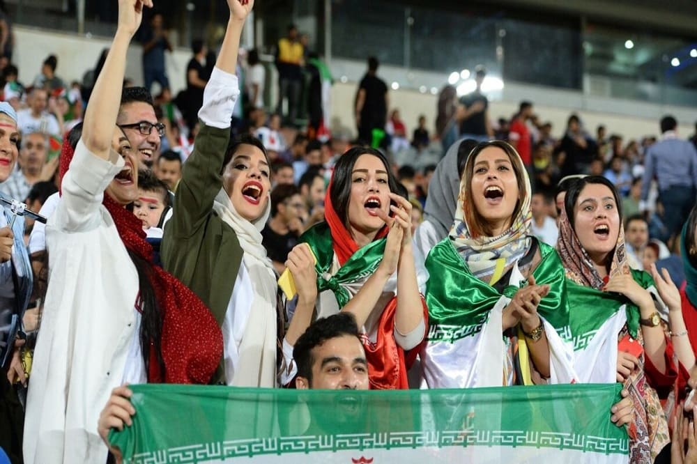 نامه فیفا برای حضور زنان در ورزشگاه های ایران ؛ بازهم لیگ بدون تماشاگر می‌شود؟!