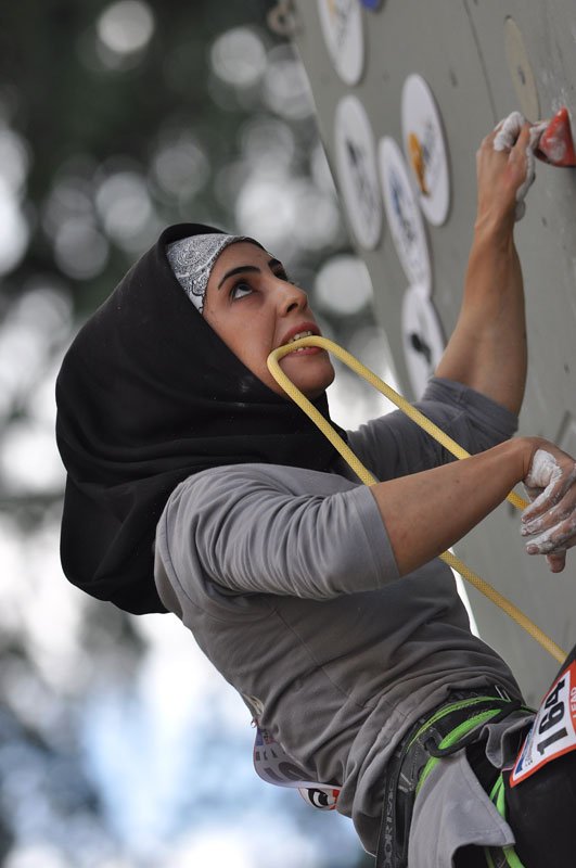 کشف حجاب الناز رکابی در مسابقات رسمی سنگ نوردی آسیایی با لباس جمهوری اسلامی ایران!