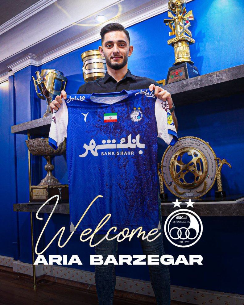 آریا برزگر به استقلال پیوست ؛ مهاجم سابق پرسپولیس آبی‌پوش شد
