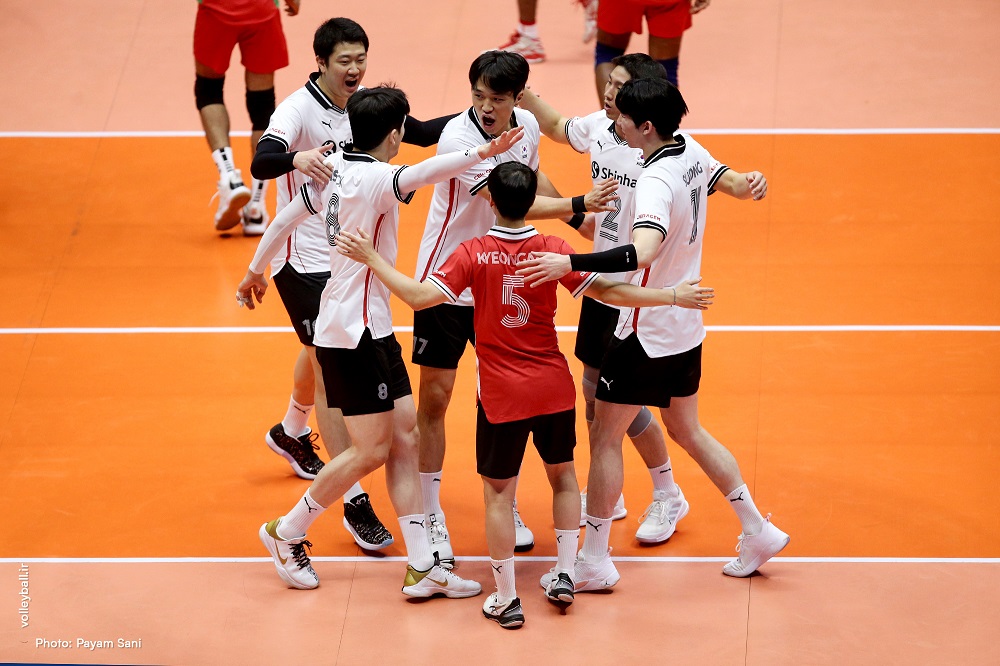نتایج کامل روز اول والیبال قهرمانی آسیا 2023 | شروع خوب ژاپن و کره و برد لرزان چین در ارومیه