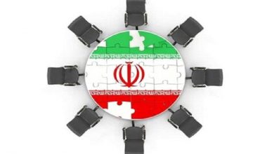 «فعالیت کج‌دار و مریز احزاب سیاسی در اصفهان»